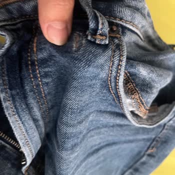 Recibí mi pantalón nuevo de Stradivarius con un desgarro inesperado