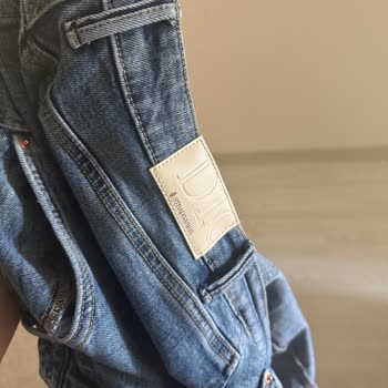 Stradivarius, pantalón mom jeans roto en 2 semanas tras la compra