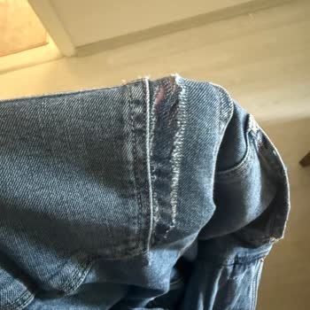 Stradivarius, pantalón mom jeans roto en 2 semanas tras la compra