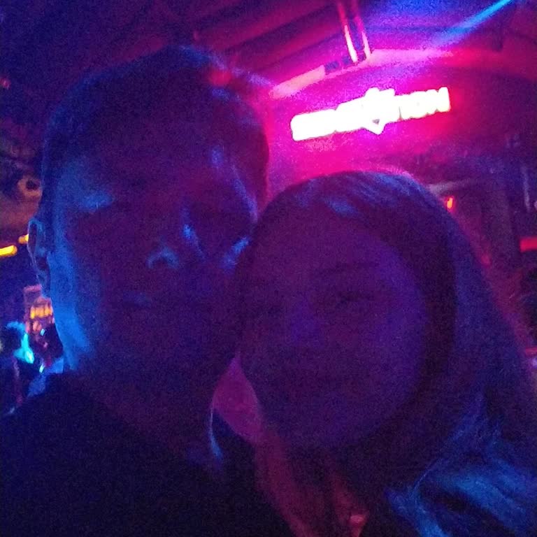 Konser Gecesinde Yüksek Ses Ve Sanatçının Gecikmesiyle Yaşanan Hayal Kırıklığı