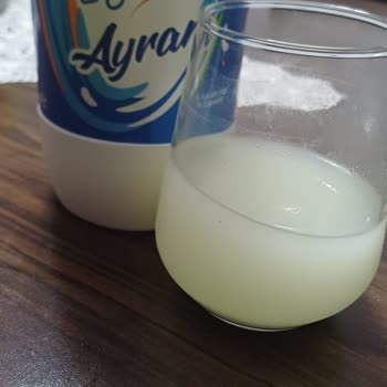 Ayran Şişesinden Farklı Bir Sıvı Çıktı, Sağlığımdan Endişeliyim
