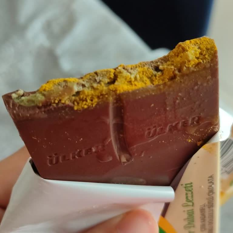 Aldığım Çikolatanın İçinden Sarımsı Ve Kötü Görünümlü Bir Madde Çıktı