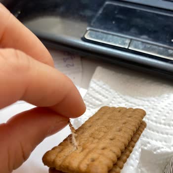 Ülker İkram Paketinden Çuval Benzeri Yabancı Madde Çıkması Ve İletişim Eksikliği