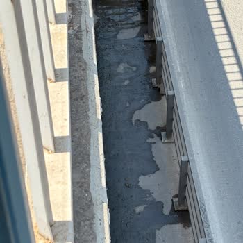 Alt Geçitteki Sürekli Su Sızıntısı Nedeniyle Maddi Zarar Ve Güvenlik Sorunu