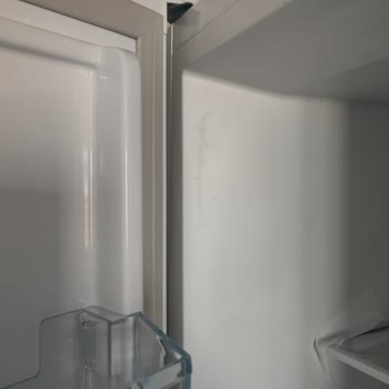 Sıfır Diye Satılan Buzdolabı Hasarlı Çıktı, Servis Ve Müşteri Hizmetleri Mağduriyetimi Gidermedi