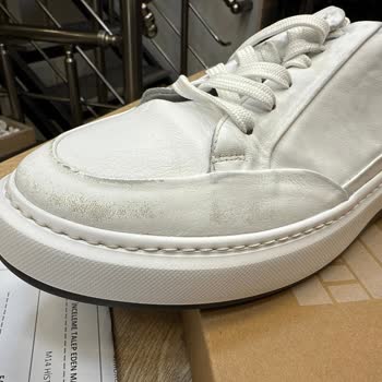 Elle Ayakkabıda İlk Giyişte Deformasyon Ve Mağaza İlgisizliği