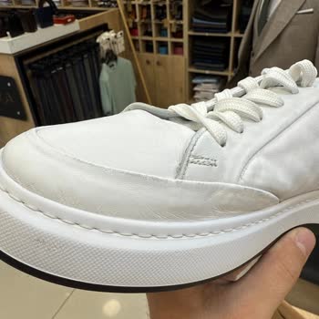 Elle Ayakkabıda İlk Giyişte Deformasyon Ve Mağaza İlgisizliği