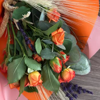 Solmuş Çiçekler Ve İlgisiz Müşteri Hizmetiyle Yıldönümü Hayal Kırıklığı