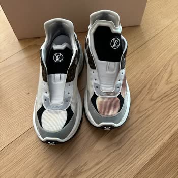 Louis Vuitton Ayakkabıda Renk Atması Ve Mağazalar Arası Çözüm Bulamama