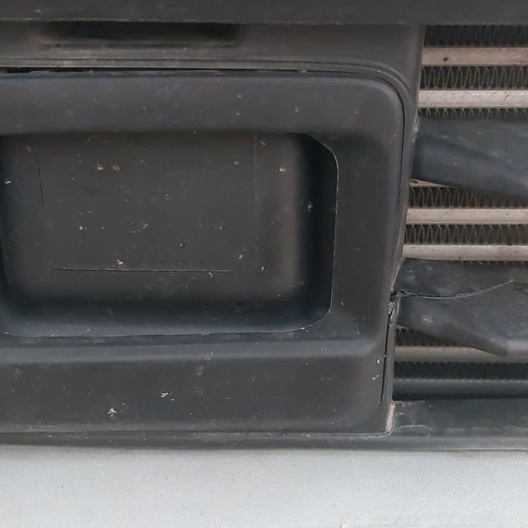 Satın Aldığım Aracın Tamponundaki Kırık Ve İlgisizlik