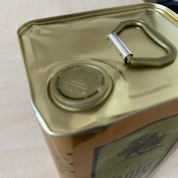 Deforme Zeytinyağı Tenekesi Gönderildi, Müşteri Yanıltıldı