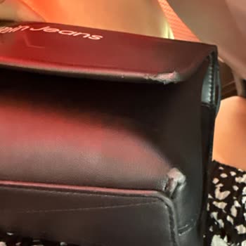 Calvin Klein Çantada Tekrarlayan Deri Soyulma Sorunu Ve Yetersiz Destek