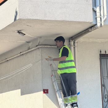 Düşük Yükseklikte Asılan Kablolar Mahallemizi Tehlikeye Atıyor!