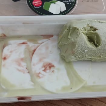 Antep Fıstıklı Dondurma Buz Gibi Çıktı Dondurma Tadı Yok