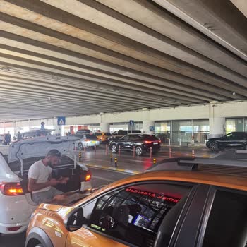 Rezervasyon Sonrası Farklı Firmaya Yönlendirme Ve Uzak Ofisten Araç Teslimi Mağduriyeti