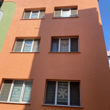 Okul Bahçesindeki Gürültü Ve Klima Eksikliği Nedeniyle Yaşanan Rahatsızlık