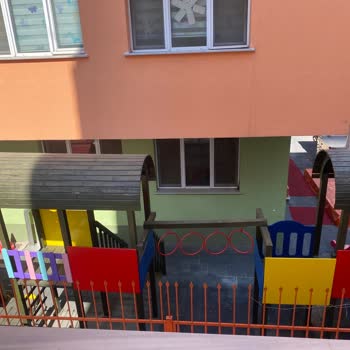 Okul Bahçesindeki Gürültü Ve Klima Eksikliği Nedeniyle Yaşanan Rahatsızlık