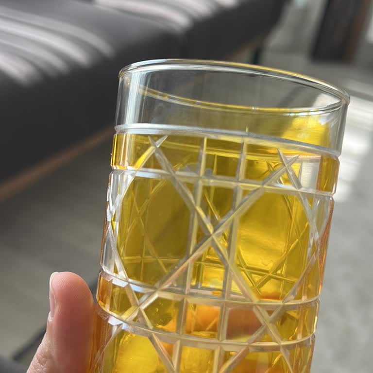 Makinede Yıkanabilir Denilen Bardaklar İlk Yıkamada Soyuldu