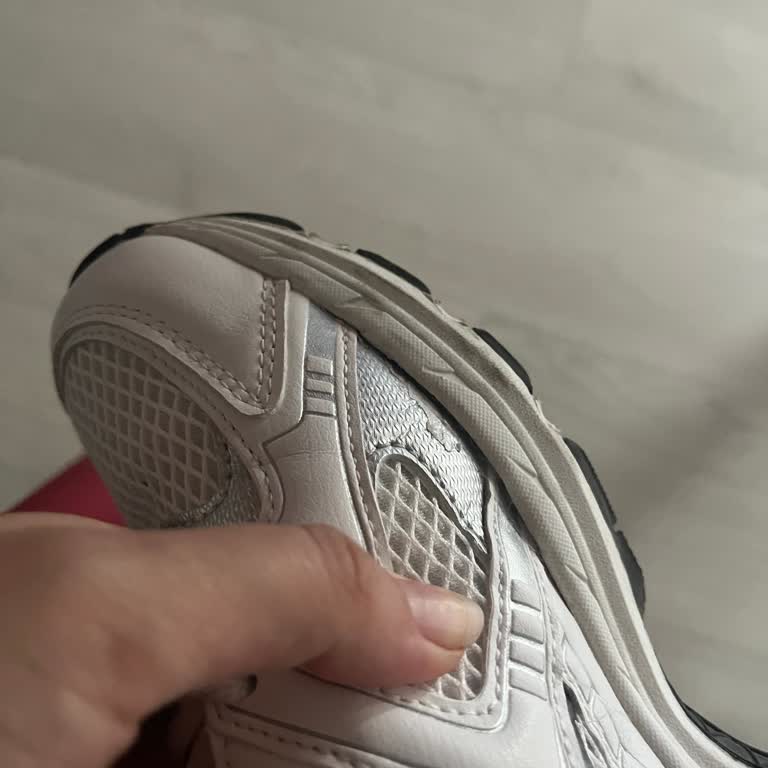 Aldığım Spor Ayakkabının 16 Gün İçinde Boyasında Kalkma Ve Açılma Sorunu