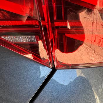 Cupra Formentor Stop Lambasında Kendiliğinden Çatlama Sorunu