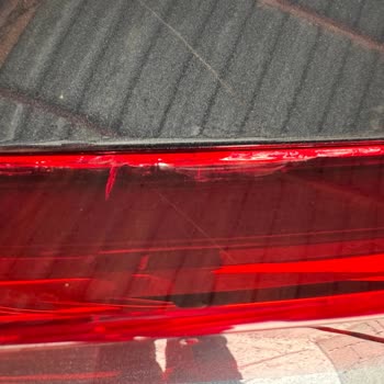 Cupra Formentor Stop Lambasında Kendiliğinden Çatlama Sorunu