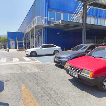 Gaziemir Metro Markette Sıcakta Güvenlik Görevlisinin Kaba Davranışı