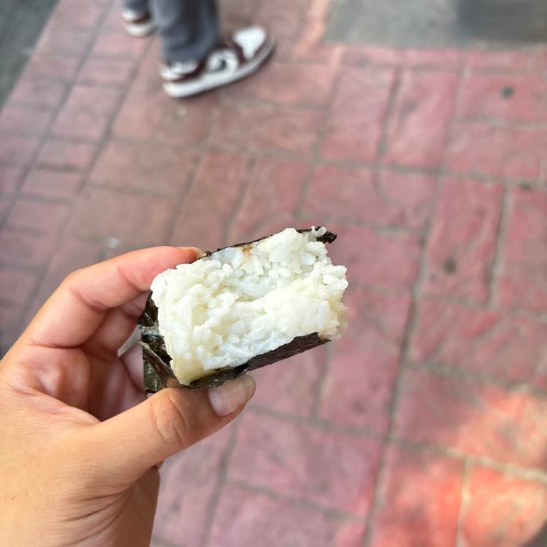 Hayal Kırıklığı: Onigiri'nin İçi Boş Ve Bayat Çıktı