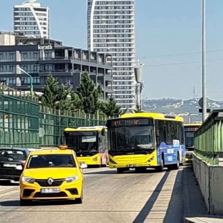 Sıcakta Bekleyen Yolculara Otobüs Şoförlerinin İlgisizliği