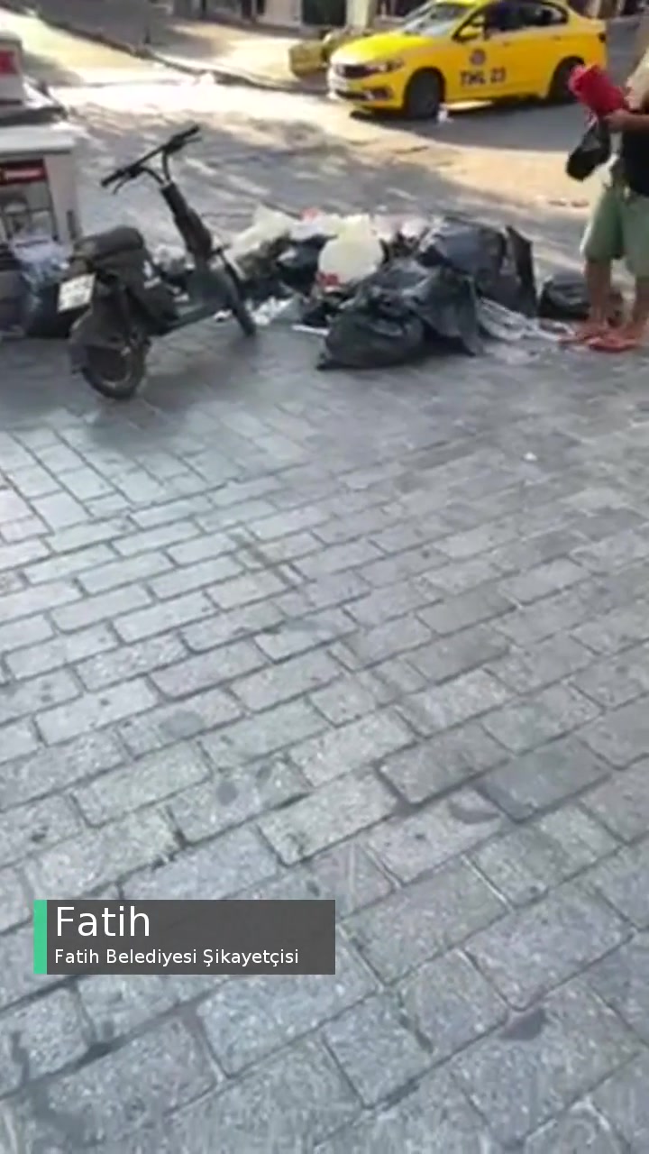 Fatih Belediyesi Çöpün Bir An Önce Alınması Lazım! videonun kapak resmi