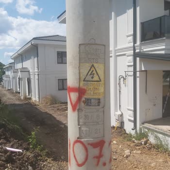 İzinsiz Elektrik Direği Nedeniyle İnşaatım Aksıyor