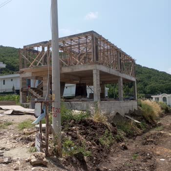 İzinsiz Elektrik Direği Nedeniyle İnşaatım Aksıyor