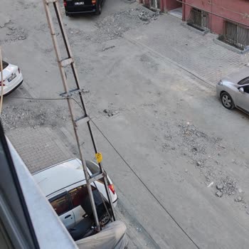 Esenyurt Belediyesi Caddemize Hizmet Sunmuyor