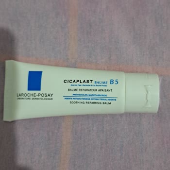 I Suspect My La Roche-Posay Cream Is Fake—It Burns My Eyes and Peels Off