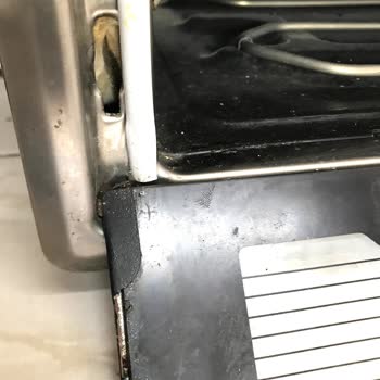 Simfer Fırın Kapağının Menteşe Ve Yay Tutucu Parçası Kolayca Koptu