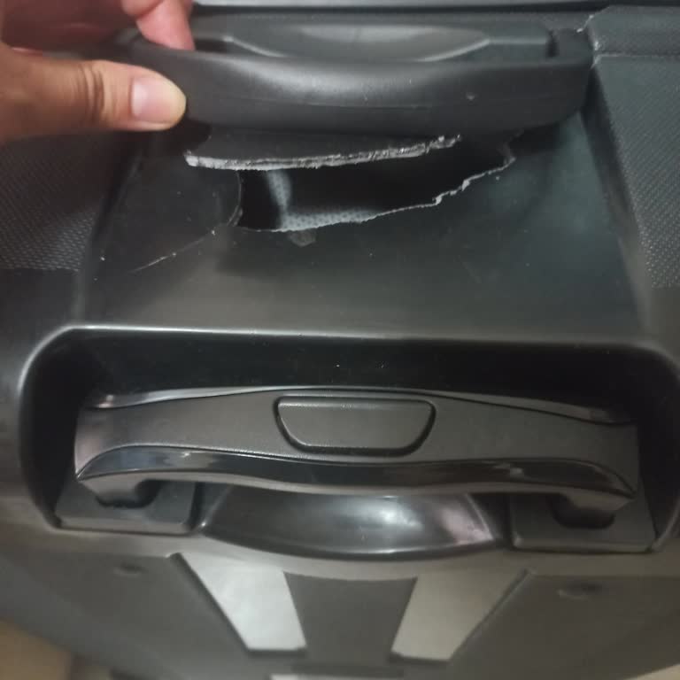 A101'den Aldığım Valizler Kısa Sürede Kırıldı, Mağaza Ve Müşteri Hizmetlerinden Destek Alamadım