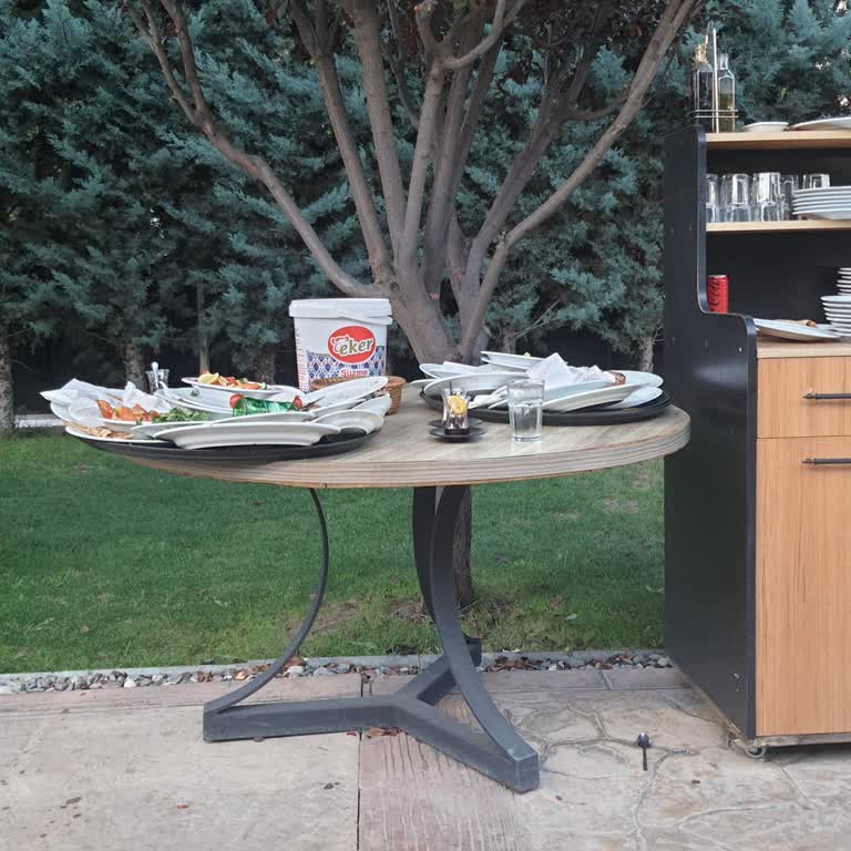 Etli Ekmekte Kıl Ve Bozuk Turşuya Müdürün İlgisizliği Hayal Kırıklığı Yarattı