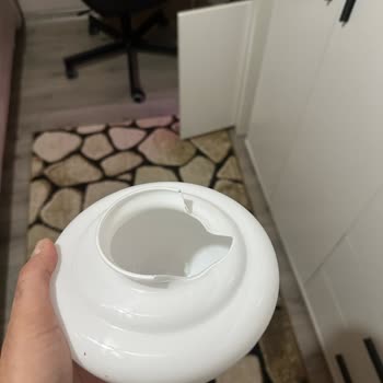 Tavan Vantilatörü Camı Kendi Kendine Çatladı, Yedek Parça Bulunamıyor