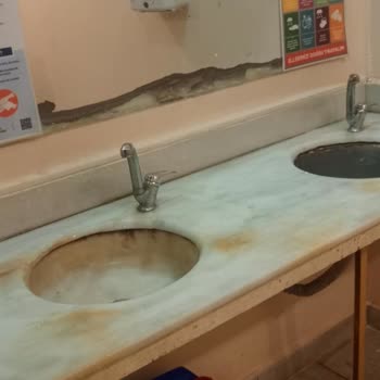 Kuşadası Vav Otelde Hijyen Eksikliği Nedeniyle Ailecek Sağlık Sorunları Yaşadık