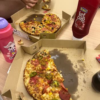 Kötü Kokulu Pizza Ve Yetersiz Müşteri Hizmeti Deneyimi