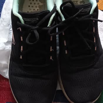 Skechers Ayakkabının Altı Kırıldı, Firma Üretim Hatasını Kabul Etmiyor