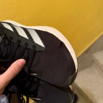 Adidas Ayakkabımın Serçe Parmak Kısmı Patladı Garanti Çözüm Sunmuyor