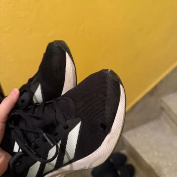 Adidas Ayakkabımın Serçe Parmak Kısmı Patladı Garanti Çözüm Sunmuyor