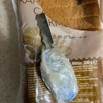 A101'den Alınan Ekmekten Paslı Maket Bıçağı Çıkması: Sağlık Güvenliği İhlali