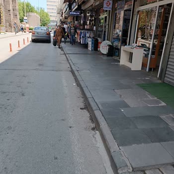 Melikgazi Belediyesi'nin Kaldırım İşgali Konusundaki İlgisizliği Ve Yetersizliği