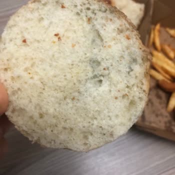 Siparişimde Küflü Ekmek Ve İletişim Sorunu Yaşadım