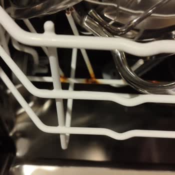 Bulaşık Makinesi Sepetlerinin Paslanması Güvenimi Sarsıyor