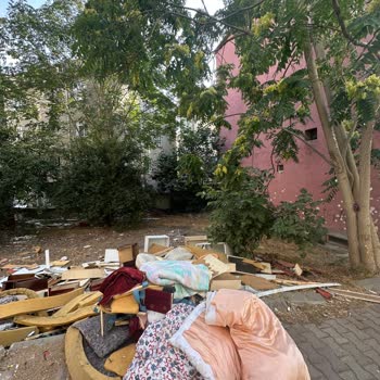 Kartal Belediyesi'nin Temizlik Hizmetlerindeki Aksaklıklar Mahalle Sakinlerini Mağdur Ediyor