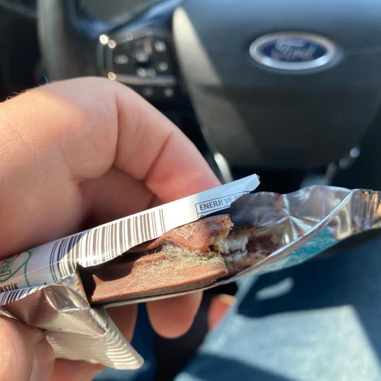 Küflü Çikolata Satışı Ve Yetersiz Mağaza Takibi