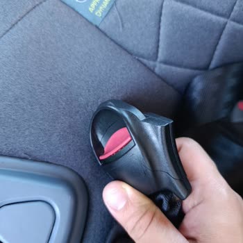 E Bebek'ten Aldığım Oto Koltuğu Kendi Kendine Kırıldı, Güvenlikten Çok Para Önemseniyor