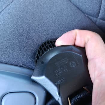 E Bebek'ten Aldığım Oto Koltuğu Kendi Kendine Kırıldı, Güvenlikten Çok Para Önemseniyor